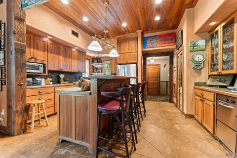 $895,000 | 7613 Sevenoaks Avenue, Baton Rouge, LA 70806