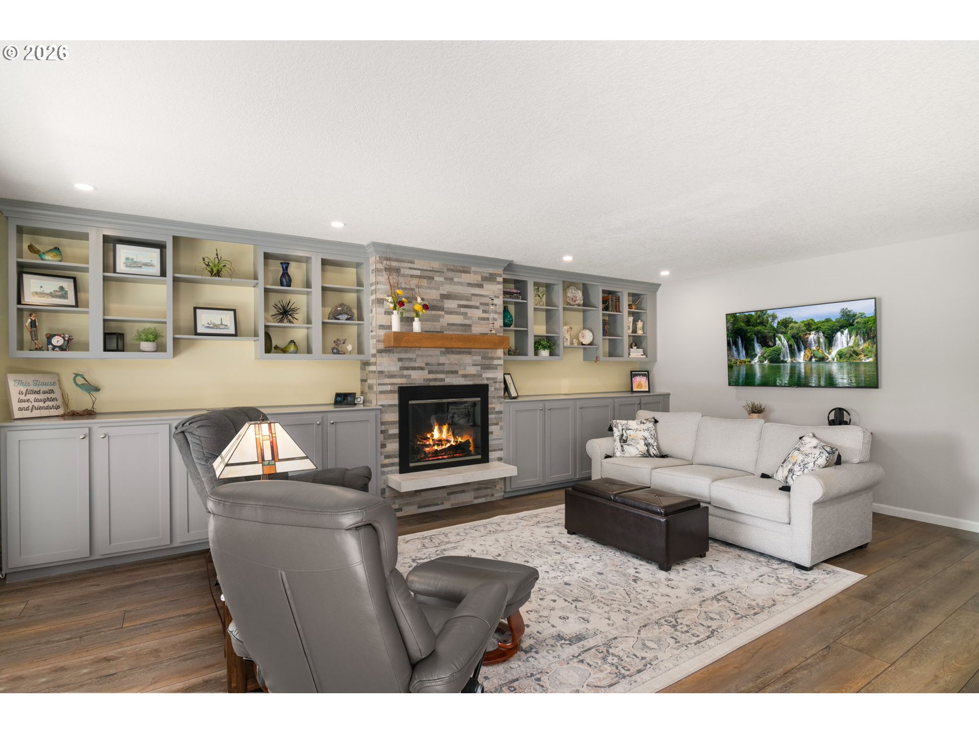 1200 Northeast Territorial Road, Unit 12 Canby, OR 97013 - Photo 12 of 38 a living room with furniture and a fireplace