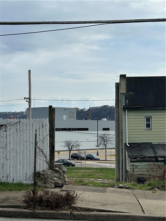 0 Kirkbride Pittsburgh, PA 15212 - Photo 5 of 8 a view of a terrace with yard