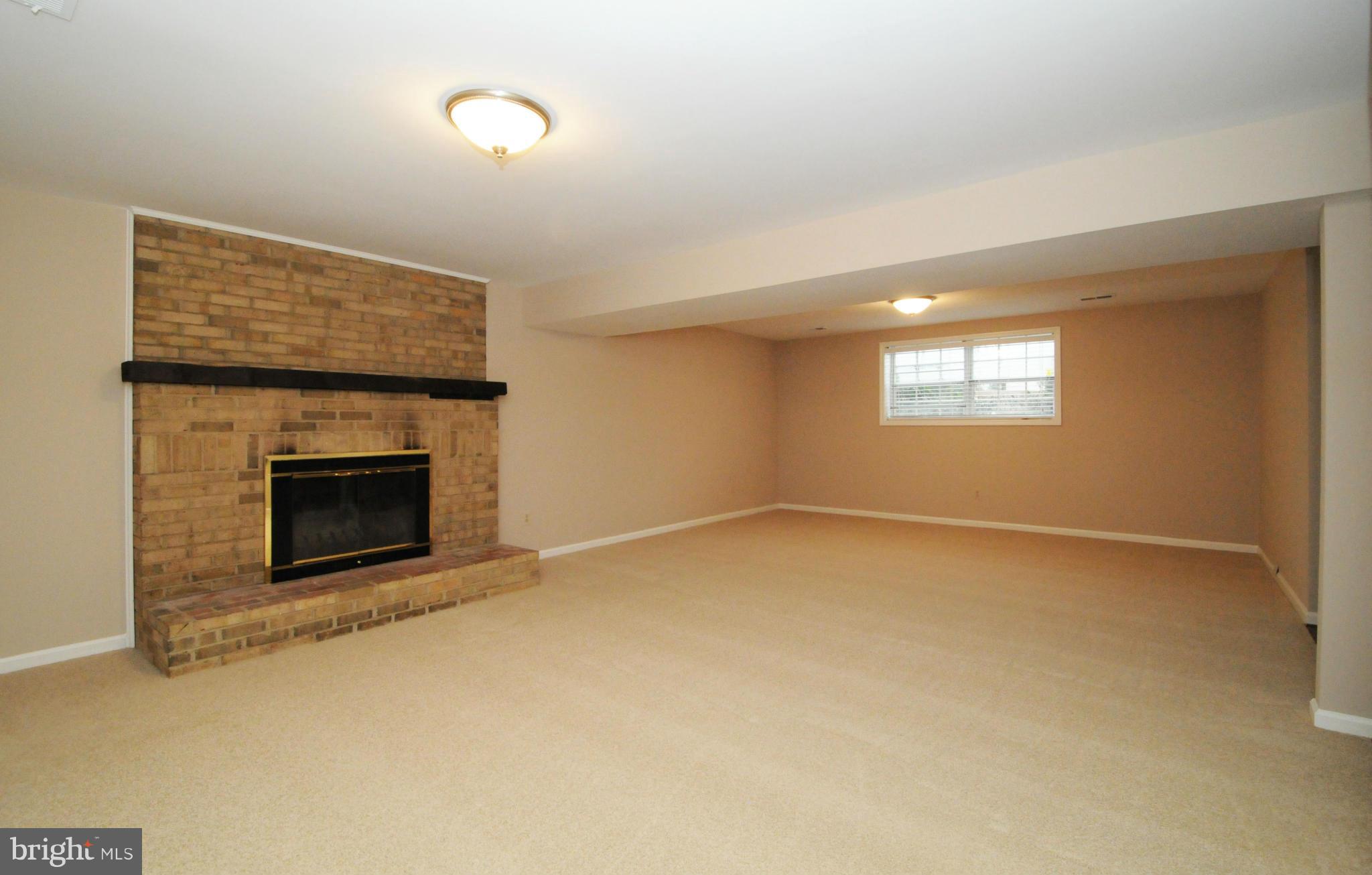 8425 Blevins Way Court Vienna, VA 22182 - Photo 28 of 30 an empty room with windows