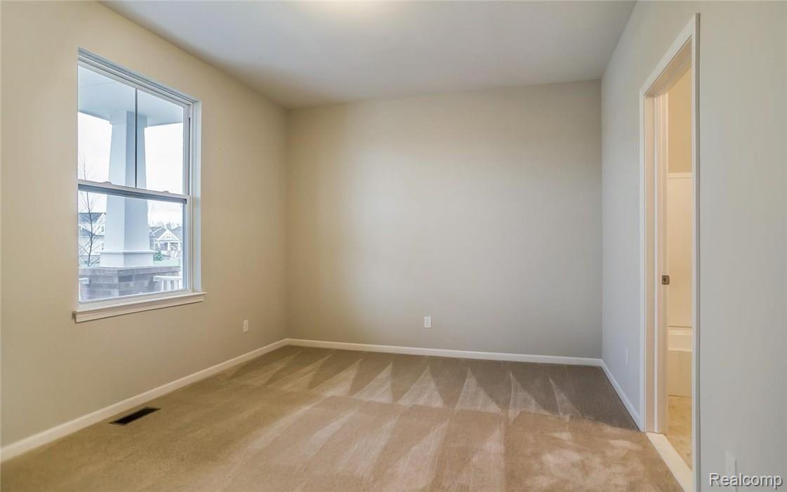 5508 Woodfall Road Clarkston, MI 48348 - Photo 4 of 23 5.jpg