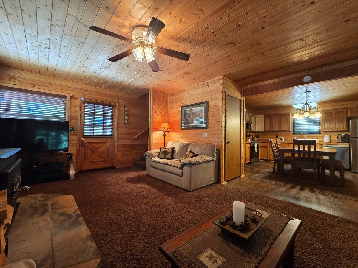 95 East Rim Road Duck Creek Village, UT 84762 - Photo 11 of 49 Living Room-Kitchen