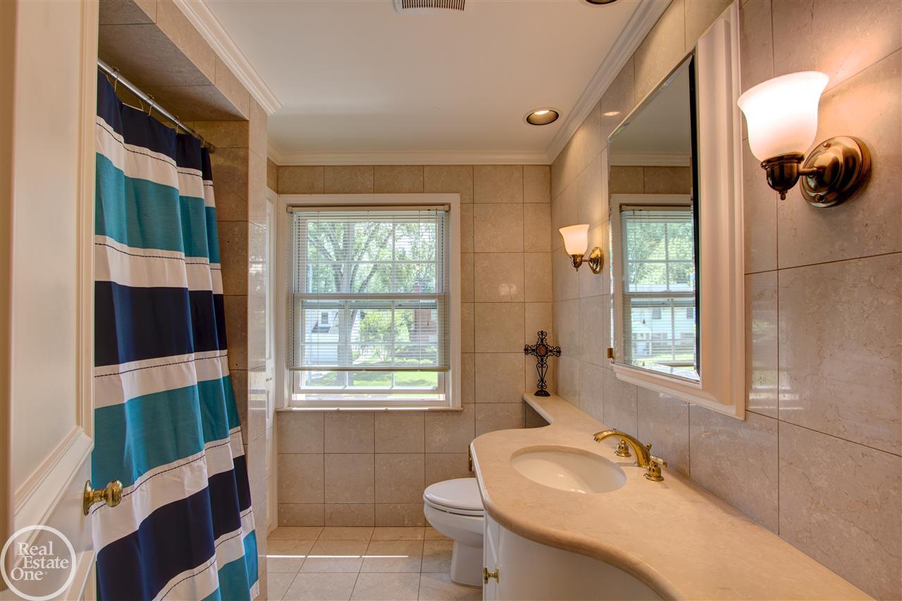 1130 South Oxford Road Grosse Pointe, MI 48236 - Photo 16 of 48 31350591-15.JPG