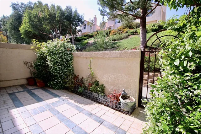 a view of a garden with flowers