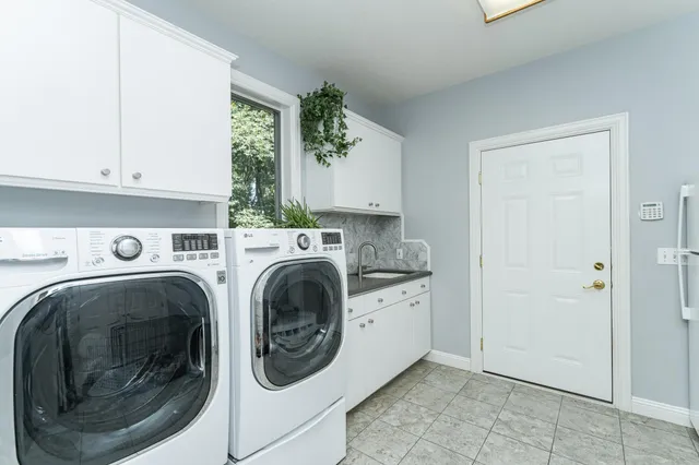 $888,000 | 3324 Fox Hollow Lane Southwest, Rochester, MN 55902