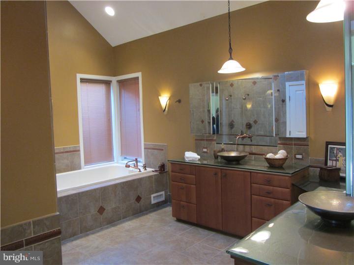 731 Glengarry Road Philadelphia, PA 19118 - Photo 14 of 25