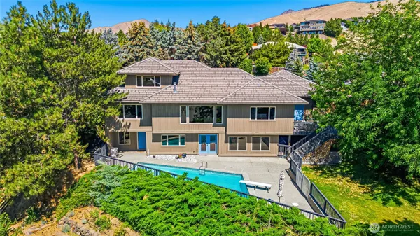 $1,259,000 | 323 Stoney Brook Lane, Wenatchee, WA 98801