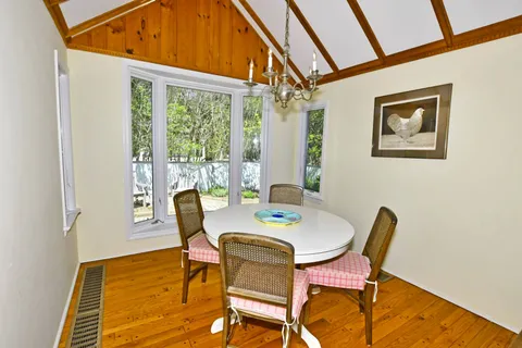 $4,000,000 | 100 Peconic Avenue, Shelter Island, NY 11964