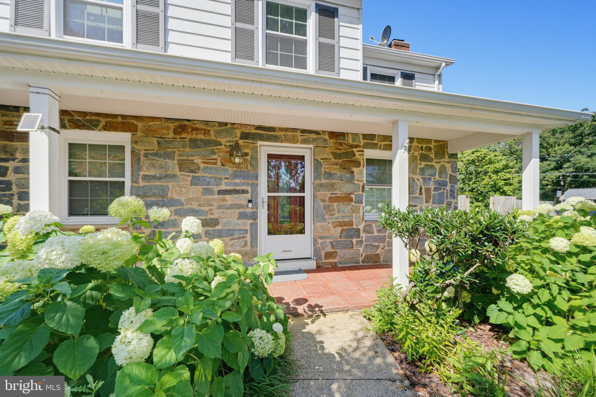 16818 Briardale Road Rockville, MD 20855 - Photo 3 of 45