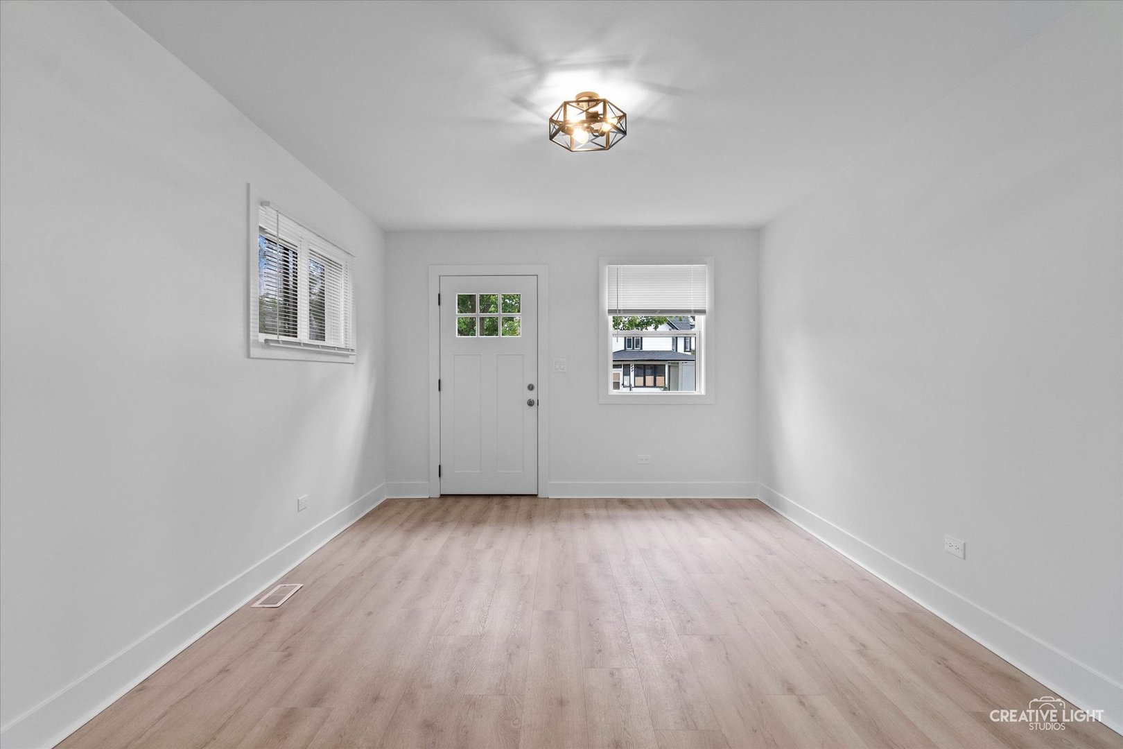 602 Prospect Boulevard Elgin, IL 60120 - Photo 8 of 31