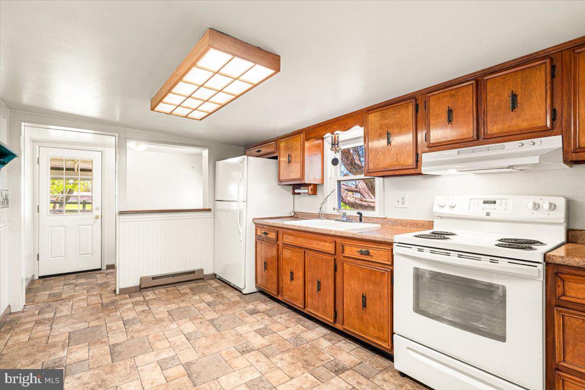 14016 Broadfording Church Road Hagerstown, MD 21740 - Photo 10 of 61 Kitchen