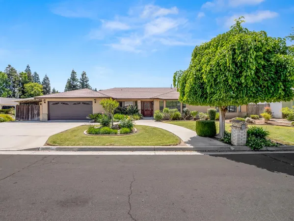 $699,000 | 6461 North San Pedro Avenue, Fresno, CA 93711