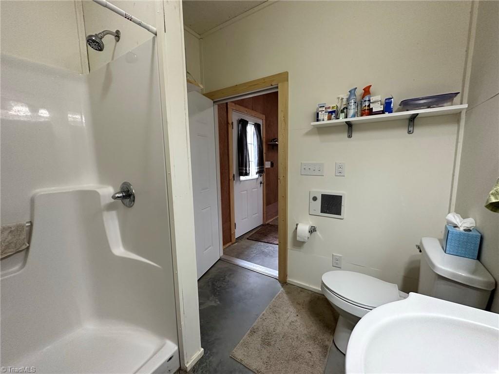 1747 Msn Ext Road Danbury, NC 27016 - Photo 19 of 39 Full Bath