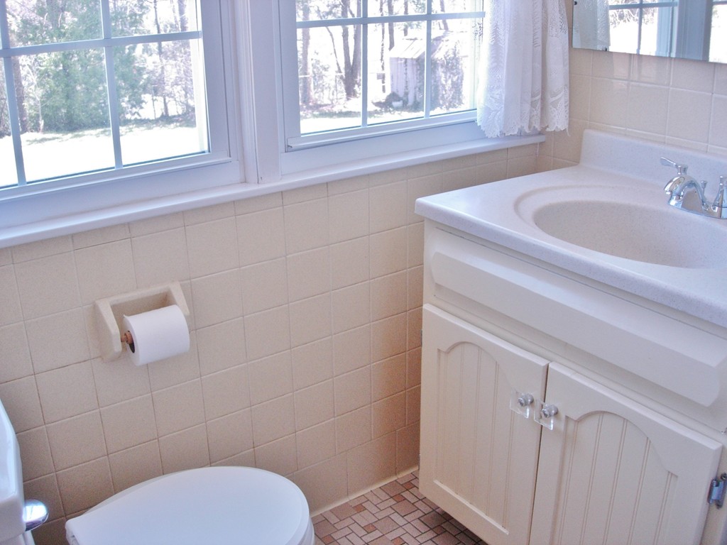 29 Adrian Avenue West Springfield, MA 01089 - Photo 11 of 29 Gallery Image 11