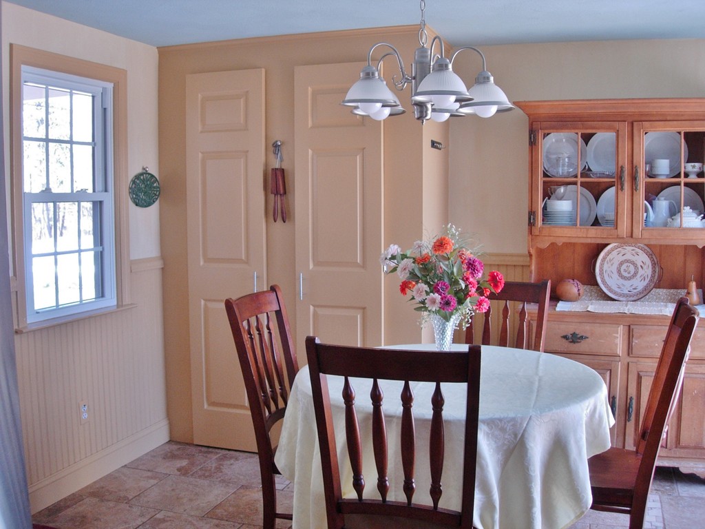29 Adrian Avenue West Springfield, MA 01089 - Photo 4 of 29 Gallery Image 4