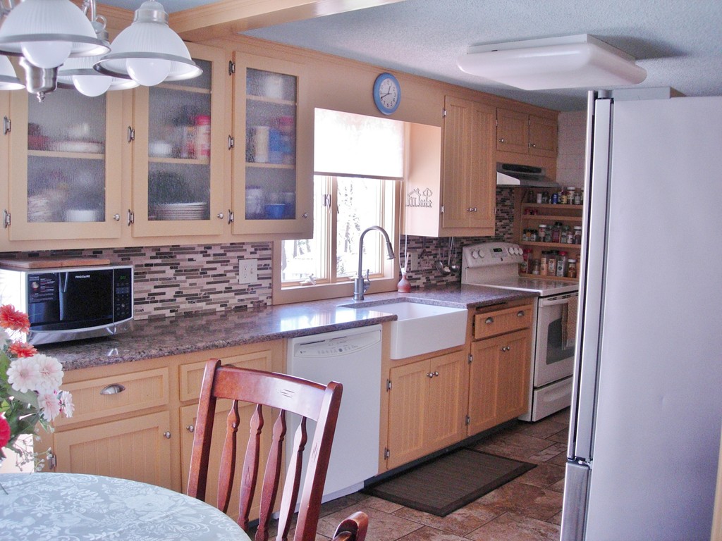 29 Adrian Avenue West Springfield, MA 01089 - Photo 5 of 29 Gallery Image 5