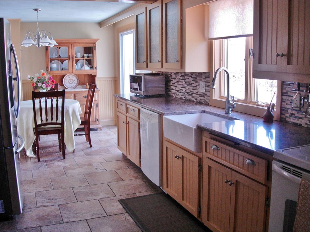 29 Adrian Avenue West Springfield, MA 01089 - Photo 6 of 29 Gallery Image 6