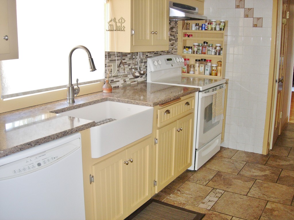 29 Adrian Avenue West Springfield, MA 01089 - Photo 9 of 29 Gallery Image 9