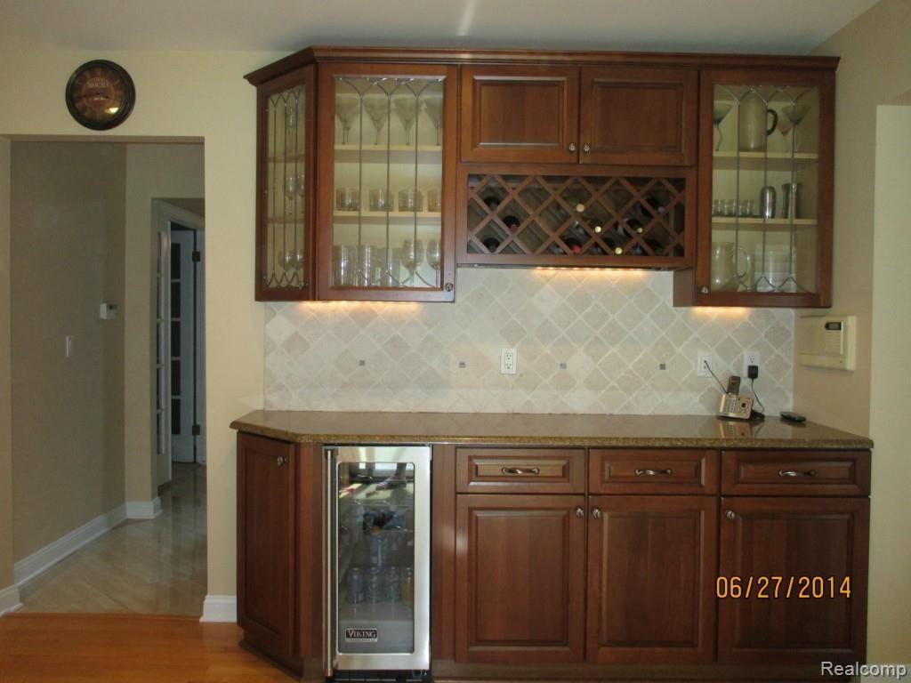 1335 Springwood Lane Rochester, MI 48309 - Photo 8 of 38 8-Kitchen-14.jpg