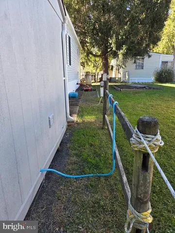 a view of a house with backyard