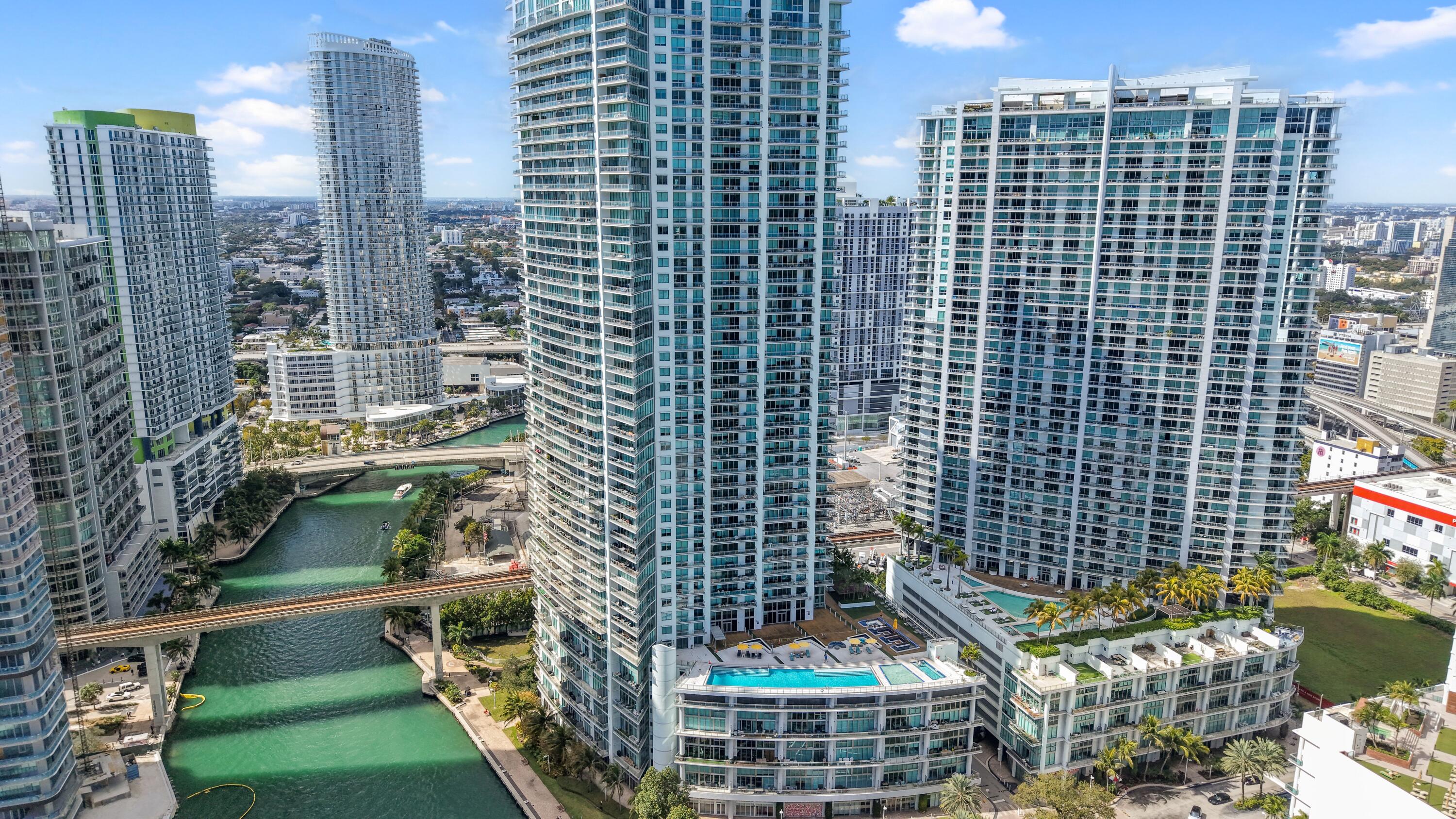 90 Southwest 3rd Street, Unit TH700A Miami, FL 33130 - Photo 30 of 32 a view of a city with tall buildings