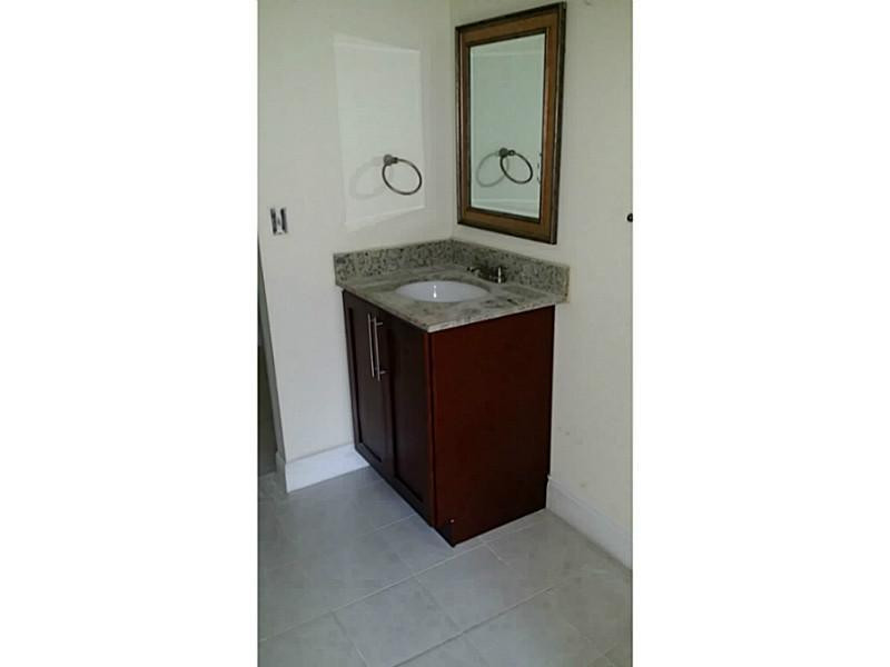 9889 Liberty Court Boca Raton, FL 33434 - Photo 13 of 25 Bathroom Master