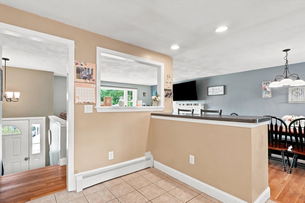 52 Oak Ridge Circle Lynn, MA 01904 - Photo 12 of 42