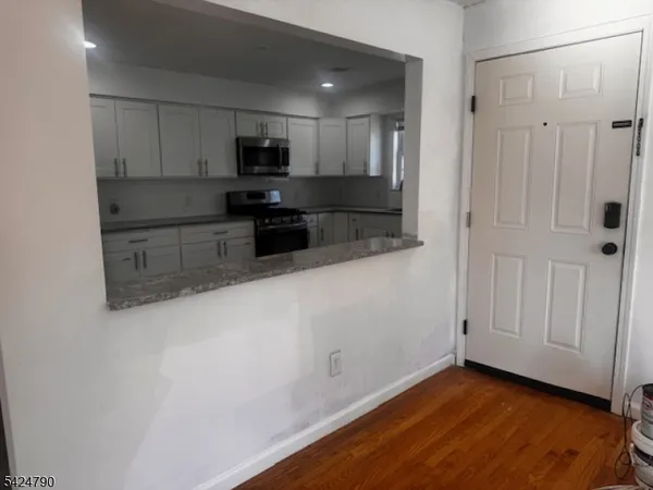 $3,000 | 81 Hawthorne Avenue, Unit 3, Newark, NJ 07112