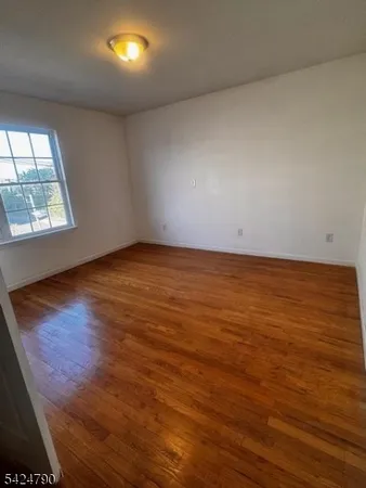 $3,000 | 81 Hawthorne Avenue, Unit 3, Newark, NJ 07112