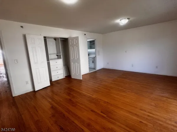 $3,000 | 81 Hawthorne Avenue, Unit 3, Newark, NJ 07112