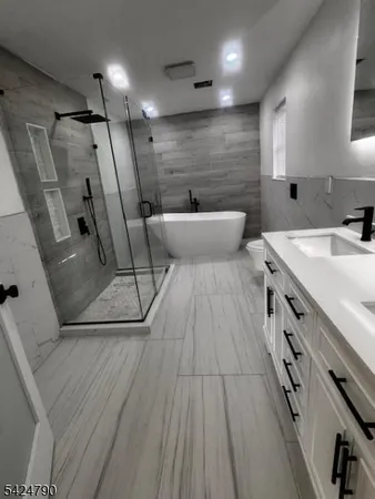 $3,000 | 81 Hawthorne Avenue, Unit 3, Newark, NJ 07112