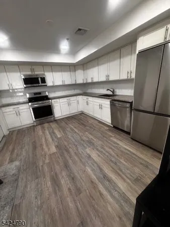 $3,000 | 81 Hawthorne Avenue, Unit 3, Newark, NJ 07112