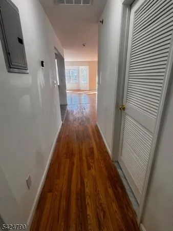 $3,000 | 81 Hawthorne Avenue, Unit 3, Newark, NJ 07112