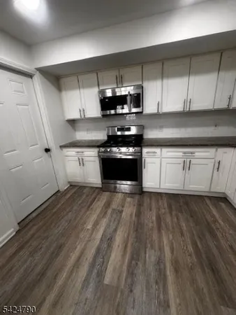 $3,000 | 81 Hawthorne Avenue, Unit 3, Newark, NJ 07112