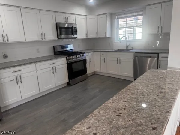 $3,000 | 81 Hawthorne Avenue, Unit 3, Newark, NJ 07112