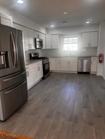 $3,000 | 81 Hawthorne Avenue, Unit 3, Newark, NJ 07112