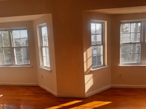 $3,000 | 81 Hawthorne Avenue, Unit 3, Newark, NJ 07112