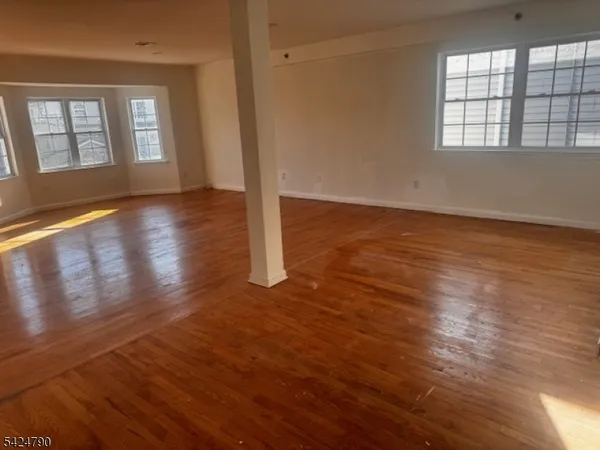 $3,000 | 81 Hawthorne Avenue, Unit 3, Newark, NJ 07112