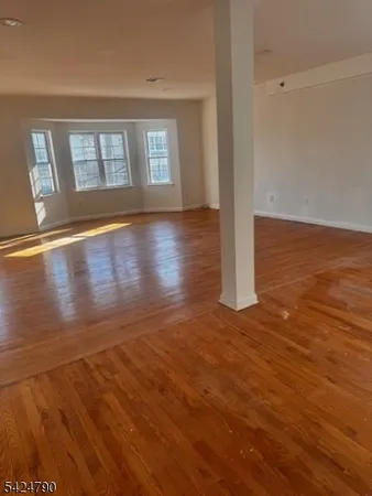 $3,000 | 81 Hawthorne Avenue, Unit 3, Newark, NJ 07112