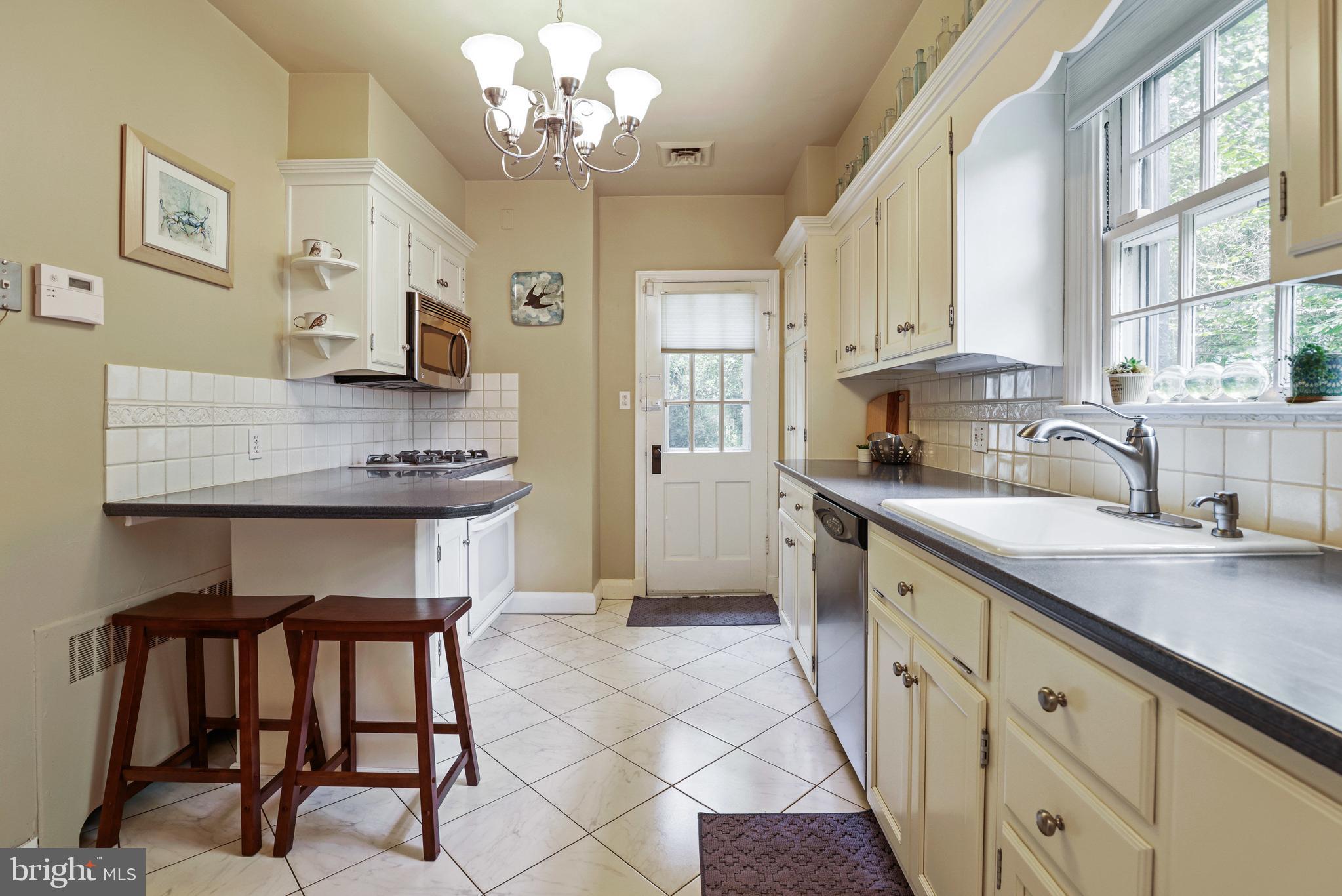 5108 Springlake Way Baltimore, MD 21212 - Photo 12 of 53