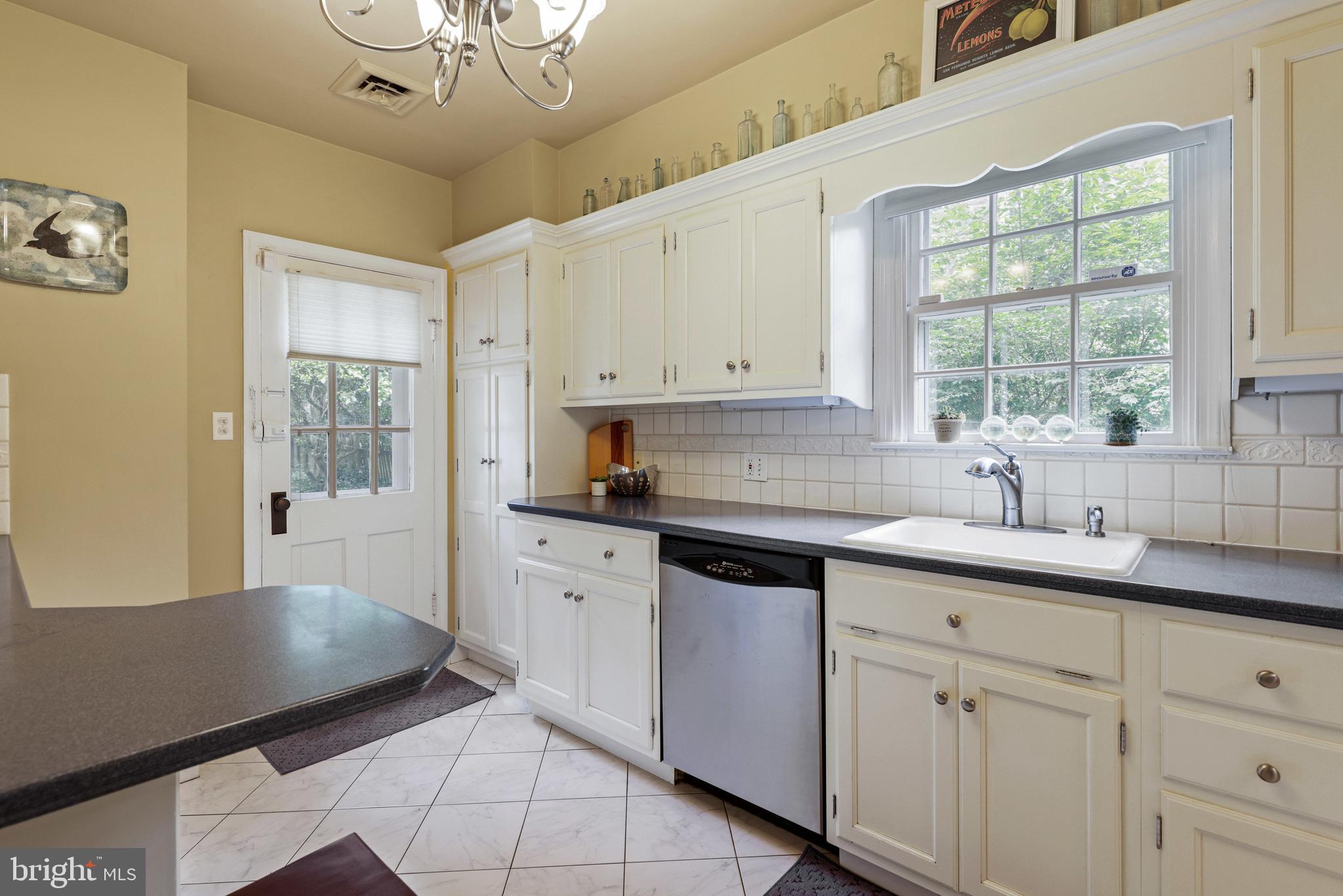 5108 Springlake Way Baltimore, MD 21212 - Photo 13 of 53