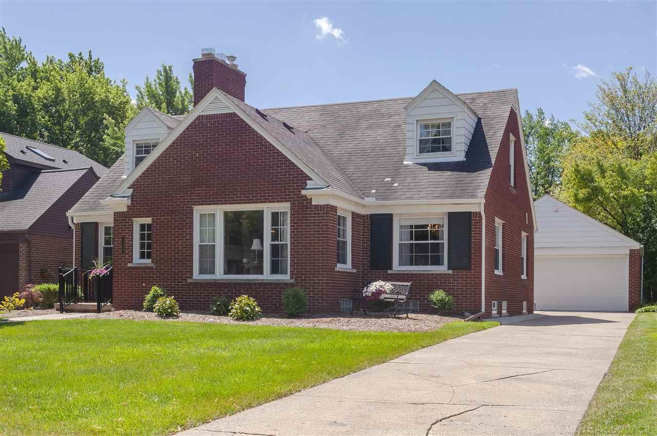 1133 Roslyn Road Grosse Pointe Woods, MI 48236 - Photo 3 of 39