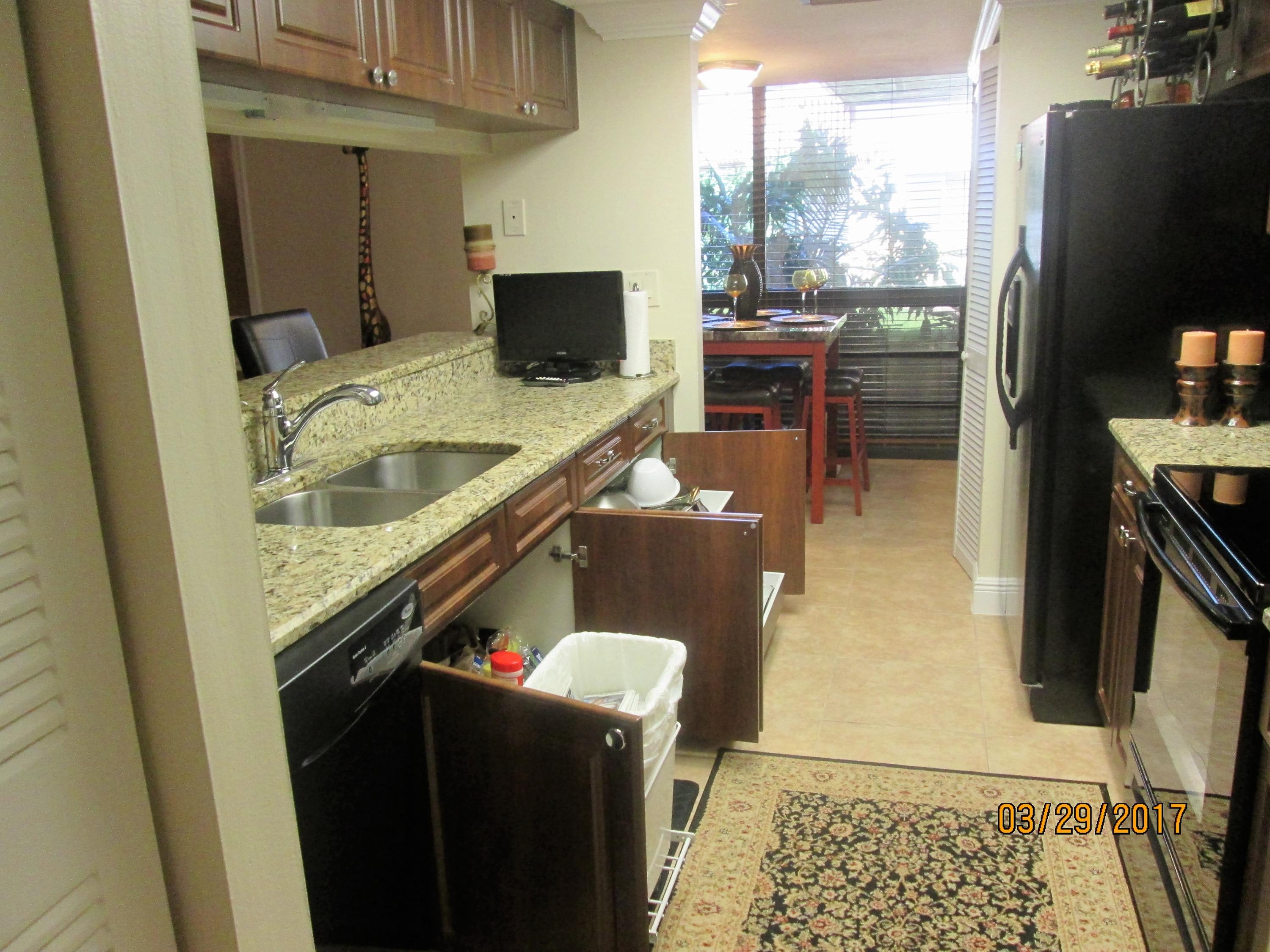 4267 Wood Ride Road, Unit B Boynton Beach, FL 33436 - Photo 15 of 34 Kitchen