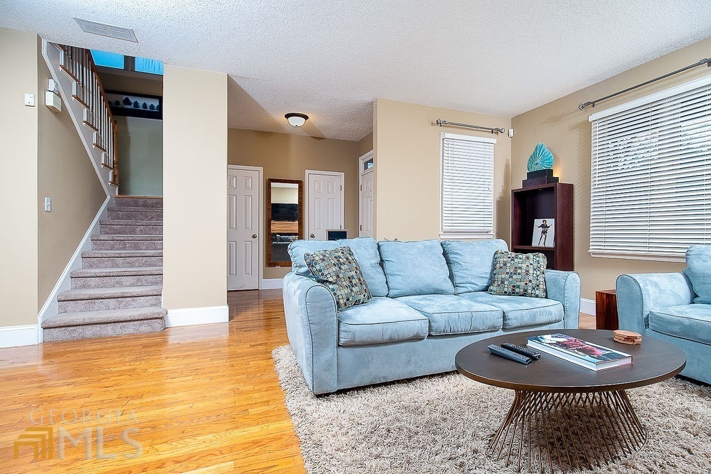 570 Reed Street Southeast Atlanta, GA 30312 - Photo 4 of 19 Living Room