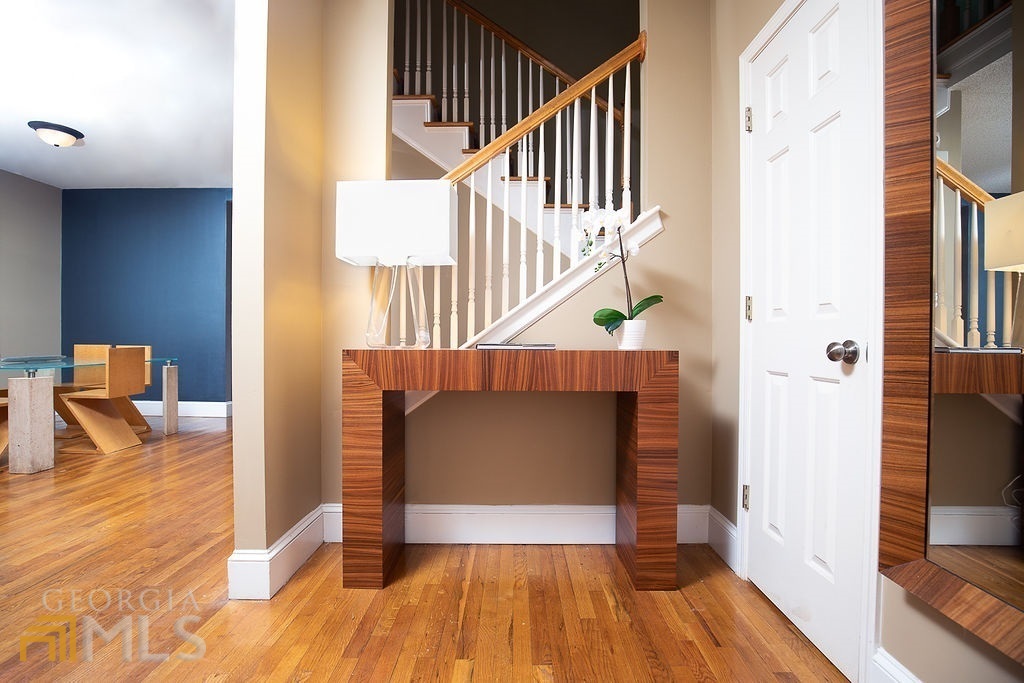 570 Reed Street Southeast Atlanta, GA 30312 - Photo 5 of 19 Foyer