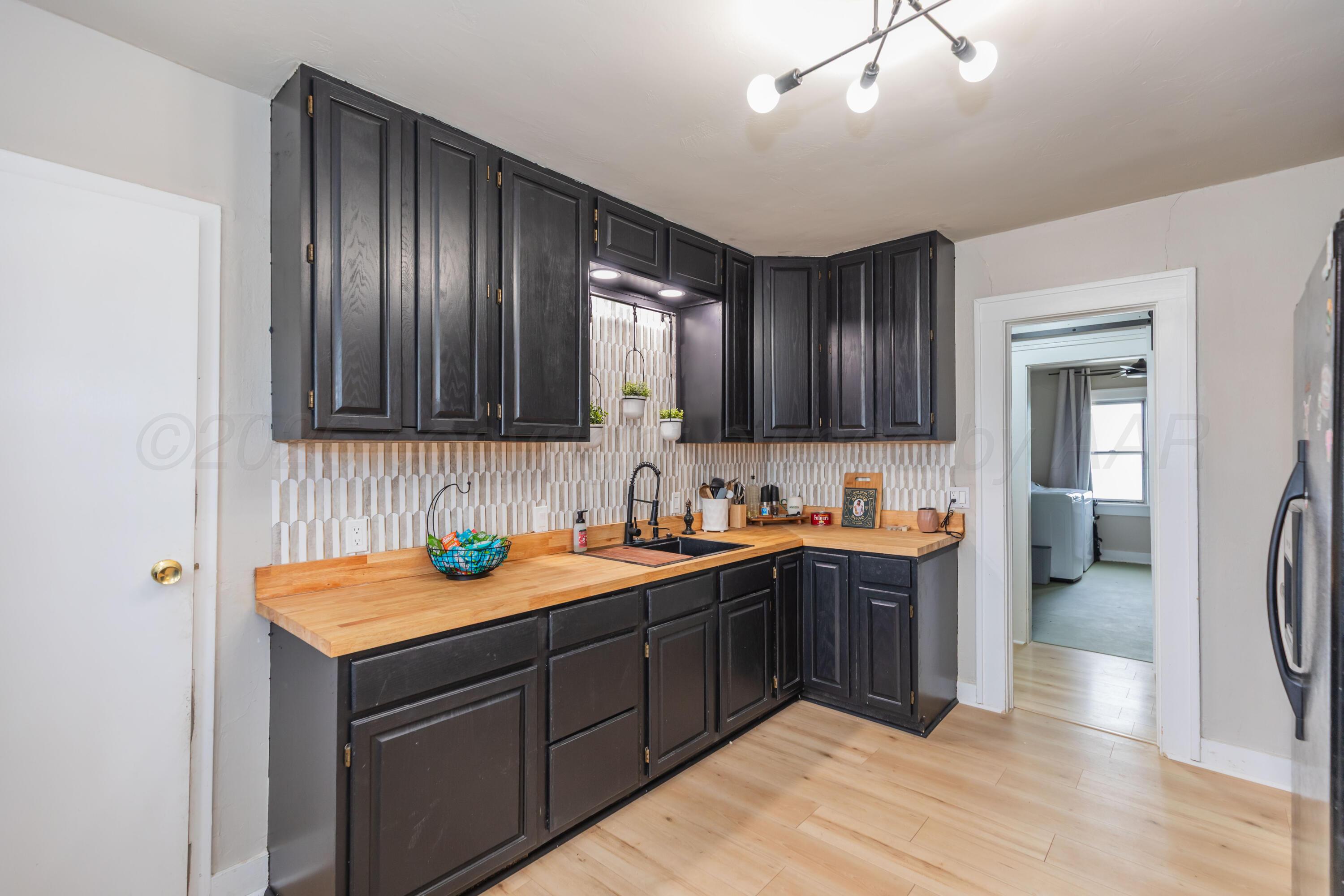 313 High Street Claude, TX 79019 - Photo 17 of 36 KITCHEN VIEW 4