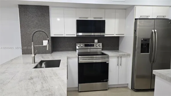 $3,195 | 2600 South University Drive, Unit 229, Davie, FL 33328
