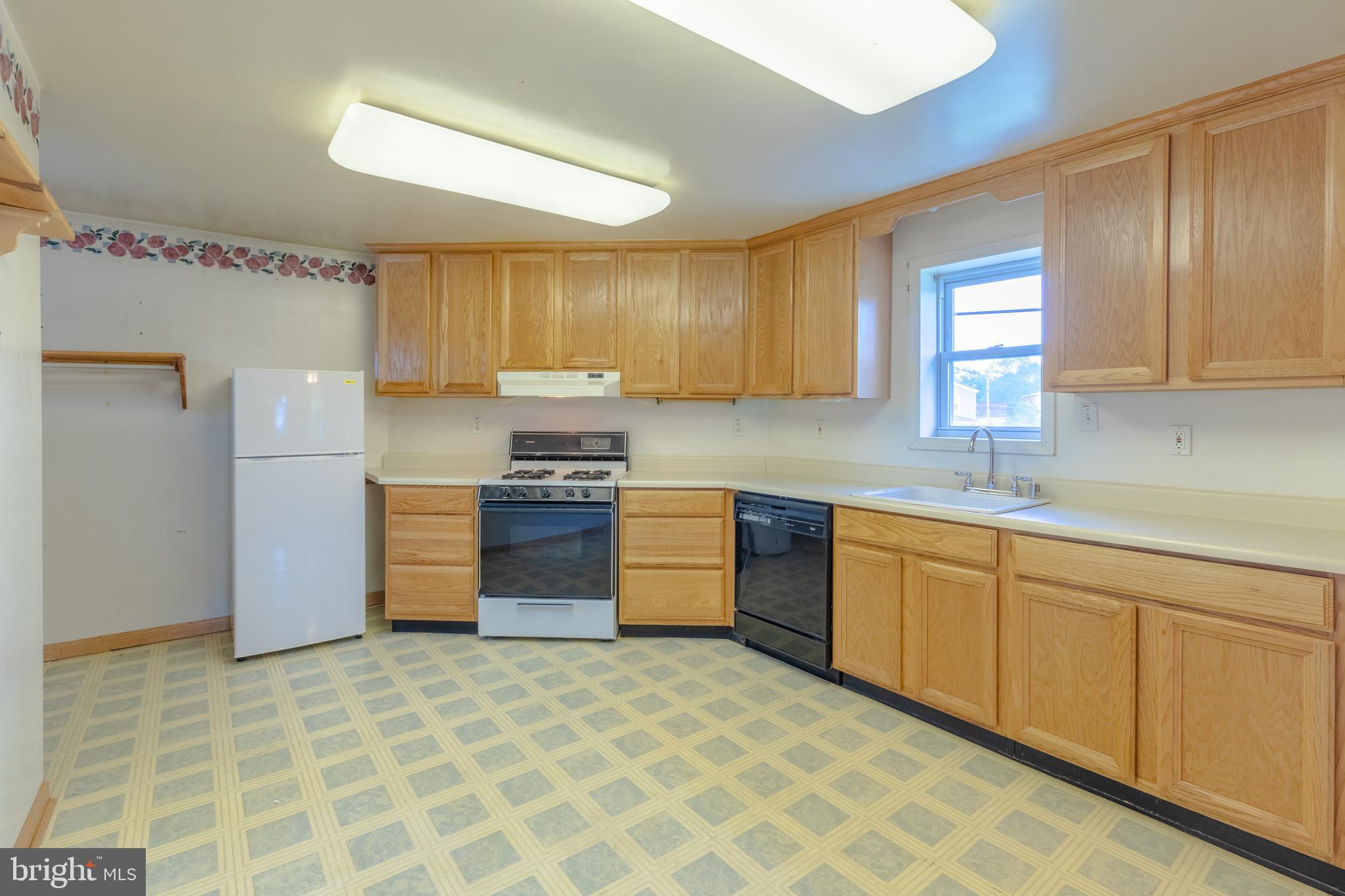 6920 Homeway Baltimore, MD 21222 - Photo 8 of 11