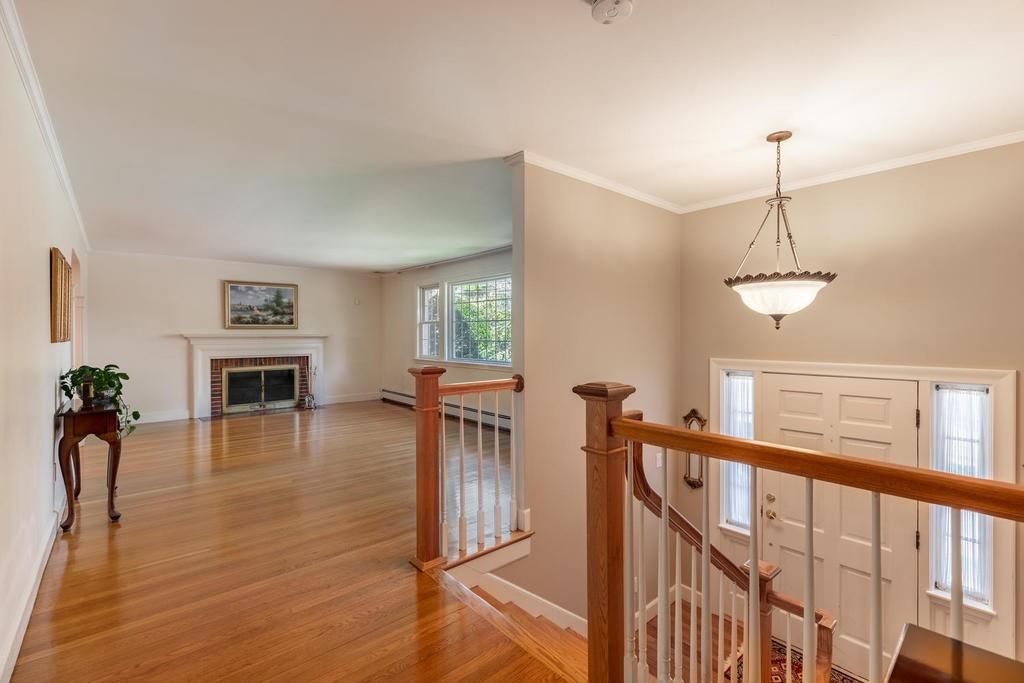 28 Johnson Road Winchester, MA 01890 - Photo 5 of 32 Gallery Image 5