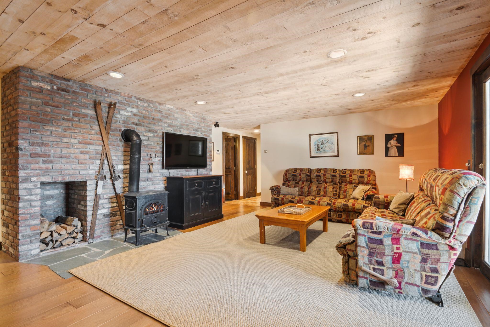 1043 Robinson Springs Road Stowe, VT 05672 - Photo 21 of 38 Gallery Image 21